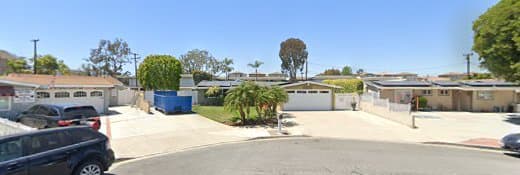 Dog day care center Bzy Feet Kennel Irvine