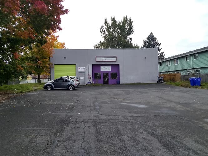 Dog day care center DogTown East Powell Portland