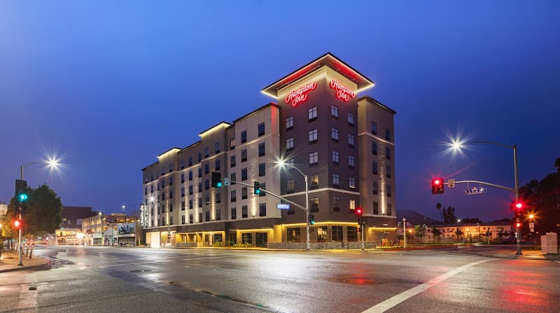 Dog day care center Hampton Inn Riverside Downtown Riverside