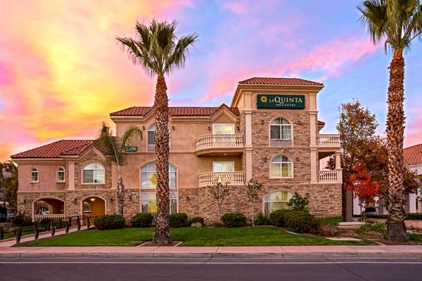 Dog day care center La Quinta Inn & Suites by Wyndham Moreno Valley Moreno Valley