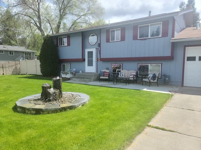 Dog day care center Paws For Love school for dogs Spokane