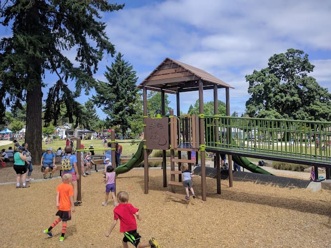 Dog Park Kʰunamokwst Park Portland