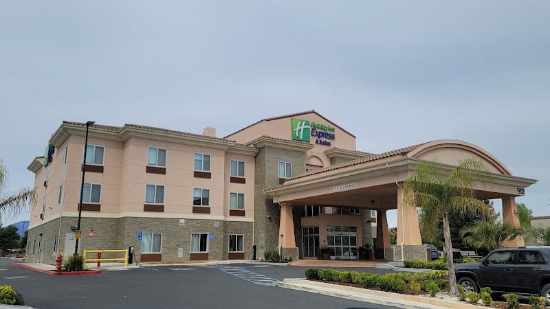 Dog trainer Holiday Inn Express & Suites Redding, an IHG Hotel Redding