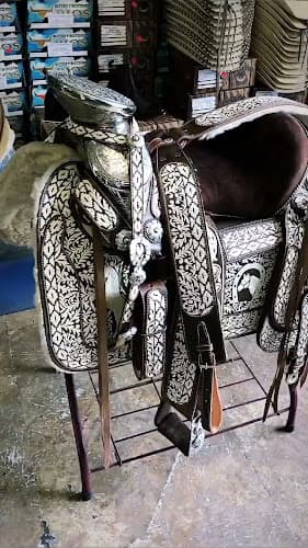 Dog trainer La Hacienda Pet Shop & Accessories Compton