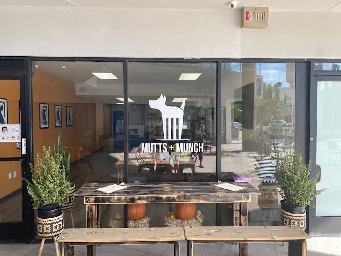 Dog trainer Mutts + Munch Simi Valley