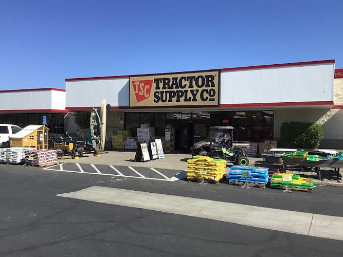 Dog trainer Tractor Supply Co. Redding