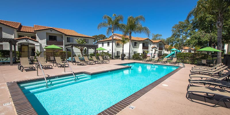 Dog walker Barham Villas Apartments San Marcos