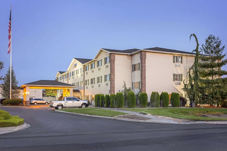 Dog walker Comfort Suites Yakima Yakima