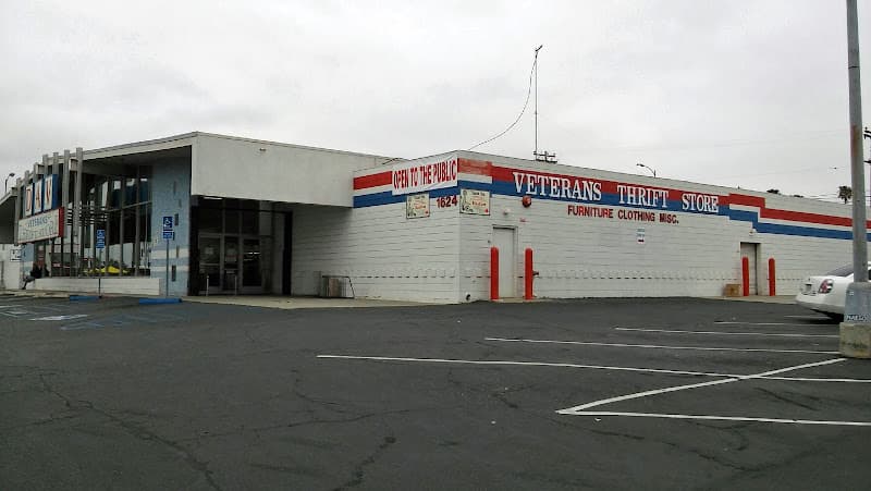 Dog walker DAV Veterans Thrift Store Oceanside