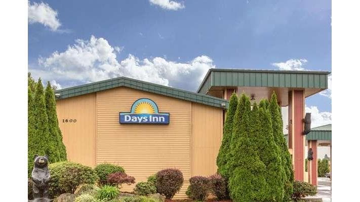 Dog walker Days Inn by Wyndham Black Bear Salem