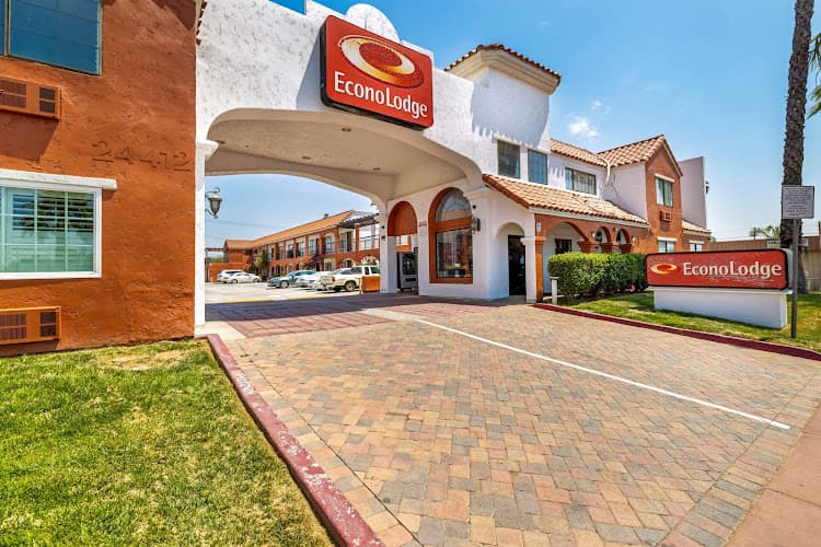 Dog walker Econo Lodge Moreno Valley Moreno Valley