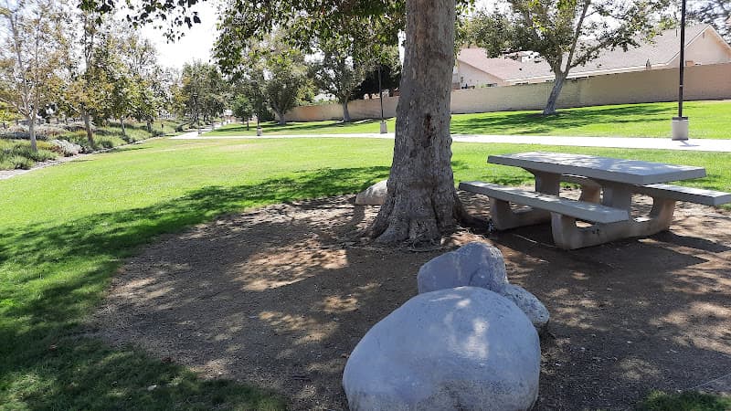 Dog walker Edna Park Santa Ana