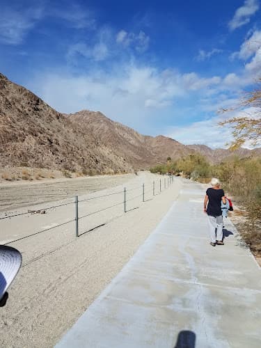 Dog walker Fred Wolff Nature Preserve Indio