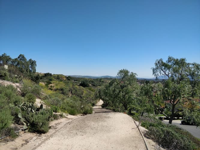 Dog walker Fullerton Loop - MTB & Hiking Trail Fullerton