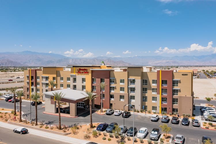 Dog walker Hampton Inn & Suites Indio Indio