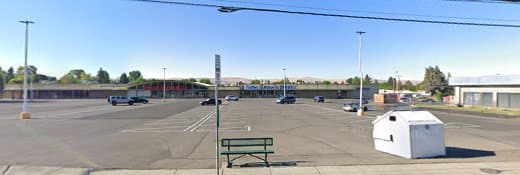 Dog walker Health Mart Pharmacy Yakima