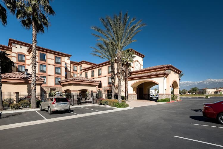 Dog walker Holiday Inn Express & Suites Ontario Airport, an IHG Hotel Ontario