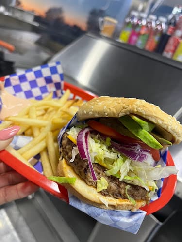 Dog walker LA Hot Dogs & Munchies Jurupa Valley
