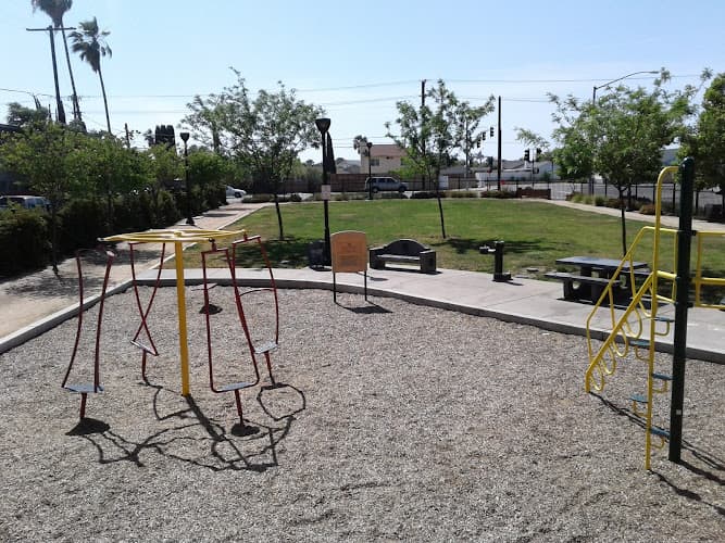 Dog walker Patriot Park Moreno Valley