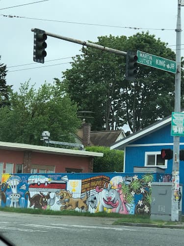 Dog walker Play Doggie Day Care Seattle