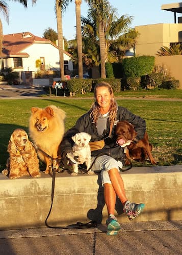 Dog walker Sandy Paws - Dog Walking Huntington Beach