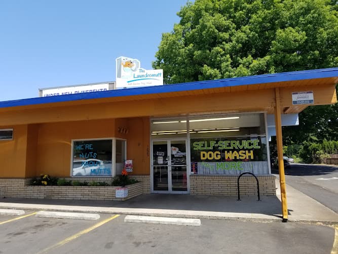 Dog walker The Laundromutt - Self Service Dog Wash LLC Eugene