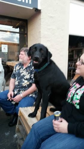 Dog walker Three Mugs Brewing Company, LLC Hillsboro