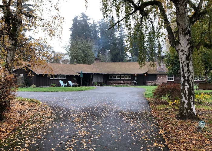 Dog walker Tree Top Farm Salem