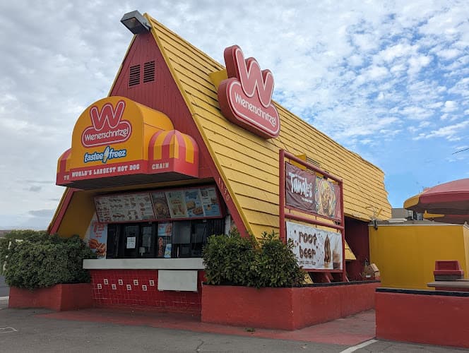 Dog walker Wienerschnitzel Bakersfield
