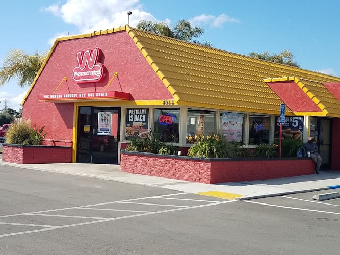 Dog walker Wienerschnitzel Bakersfield
