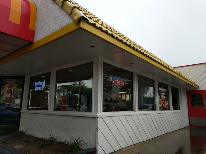 Dog walker Wienerschnitzel Ontario