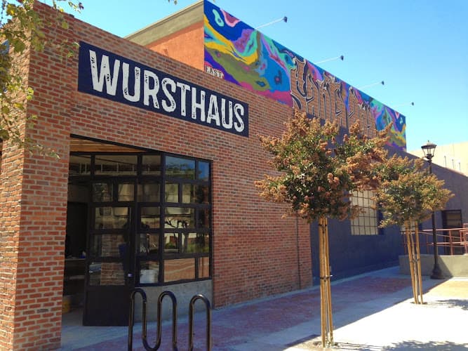 Dog walker Wursthaus Santa Ana