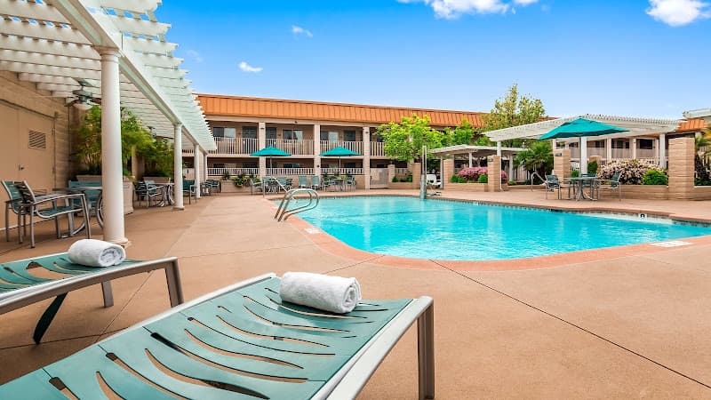 Pet boarding service Best Western Plus Hilltop Inn Redding