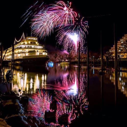 Pet boarding service Delta King Hotel Sacramento