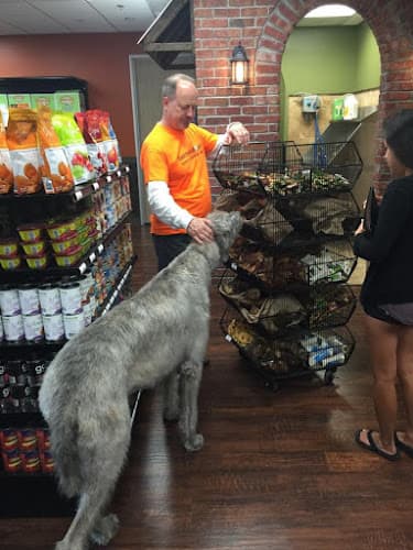 Pet boarding service EarthWise Pet Supply San Diego