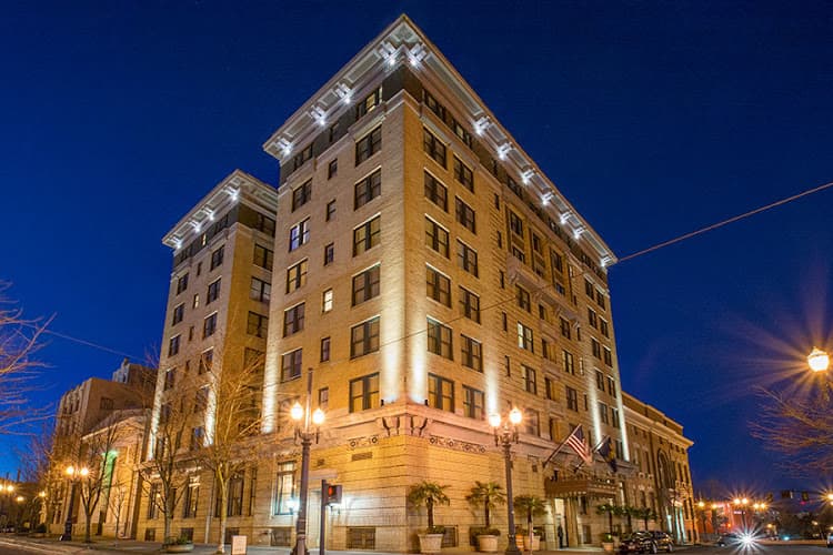 Pet boarding service Hotel deLuxe Portland