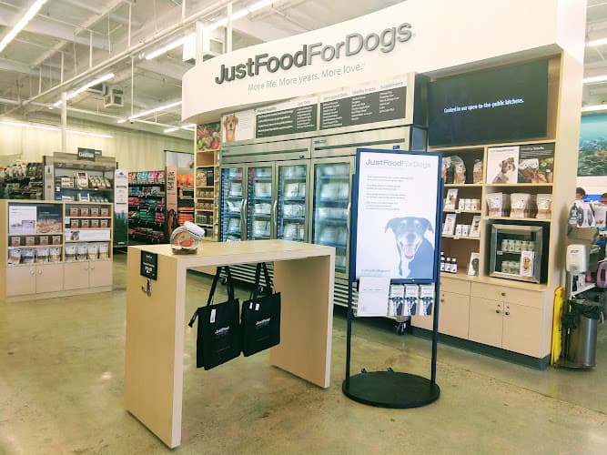 Pet boarding service Just Food For Dogs Huntington Beach
