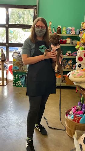 Pet boarding service Salty's Pet Supply Portland