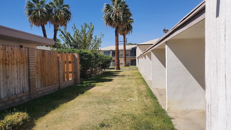 Pet boarding service Shadow Park Inns & Suites Lancaster