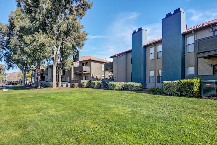 Pet boarding service Sorelle Apartments Moreno Valley