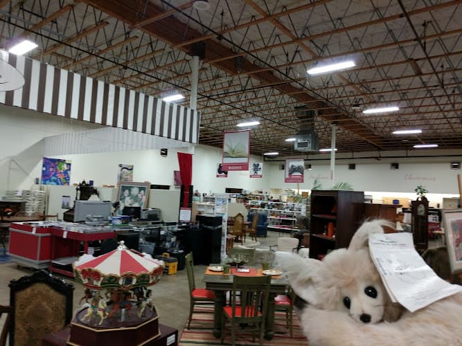 Rescue & Shelter ReTails Thrift Store Vancouver