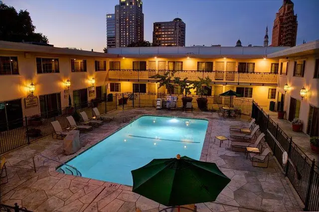 Pet boarding service Best Western Plus Sutter House Sacramento