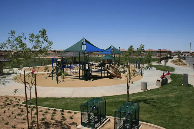 Dog walker Malibu Park Hesperia