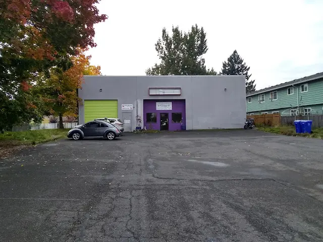 Dog day care center DogTown East Powell Portland