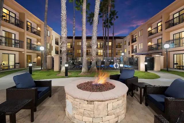 Pet boarding service Sonesta Select Huntington Beach Fountain Valley Huntington Beach