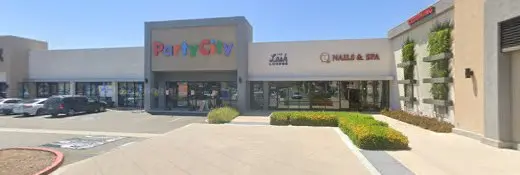 Dog walker PetSmart Doggie Day Camp Orange
