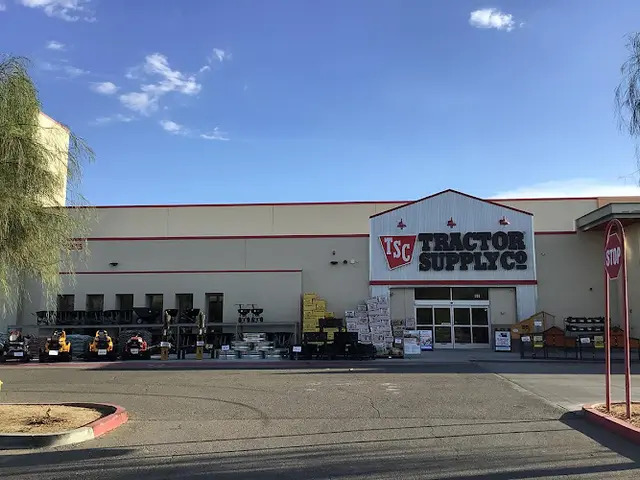 Pet boarding service Tractor Supply Co. Indio