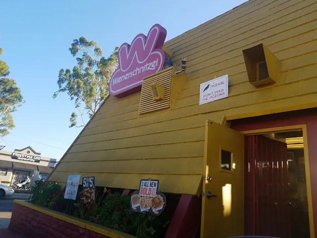 Dog trainer Wienerschnitzel South Gate