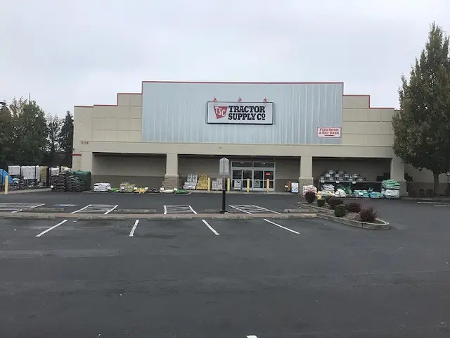 Pet boarding service Tractor Supply Co. Kent