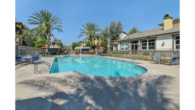 Dog walker Ridgeview Apartments Moreno Valley